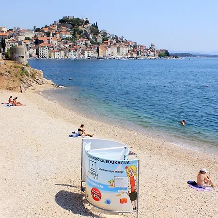 With A Parking Space - 13739 بيت ضيافة