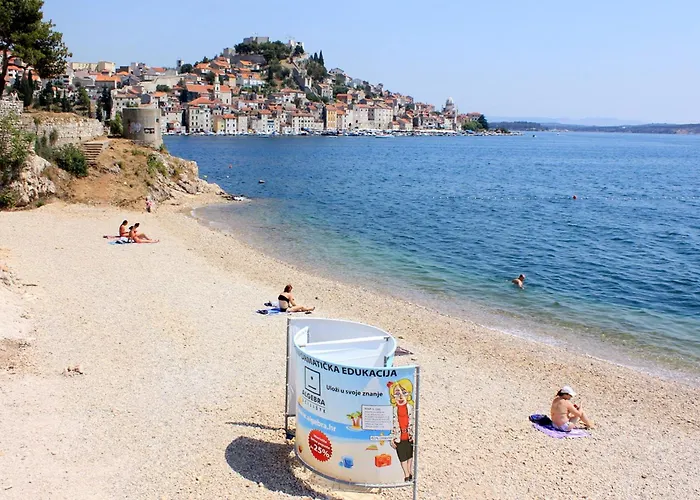 With A Parking Space - 13739 Гостевой дом